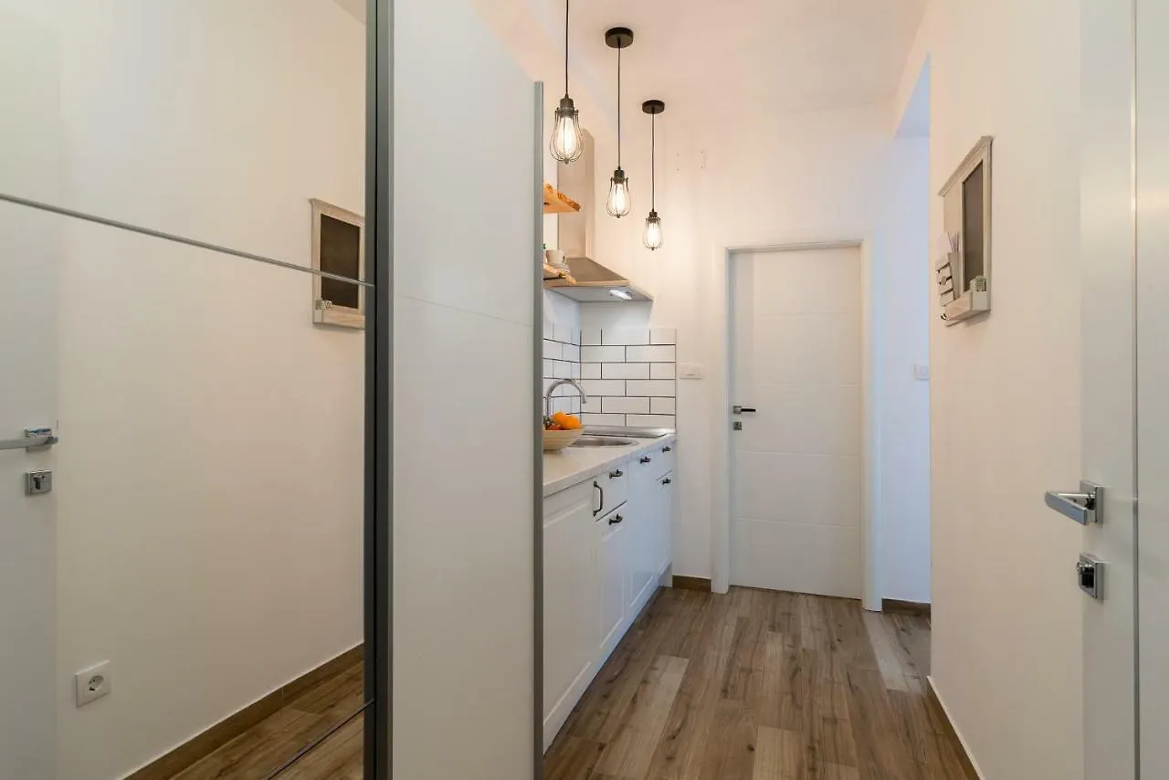 Adriatic Apartments Split 0*,